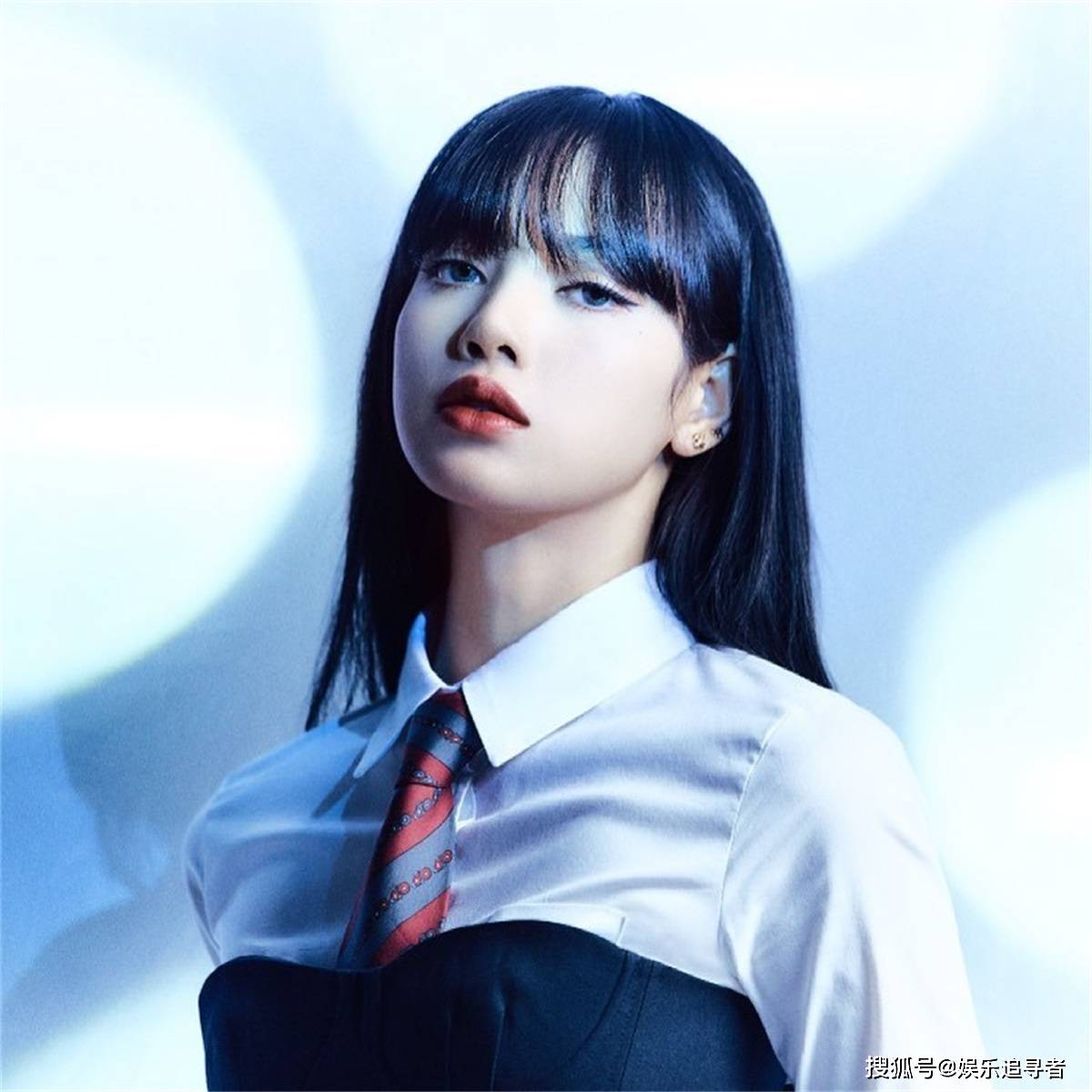 一身|BLACKPINK Lisa穿着一身宝格丽服装，需要花费多少钱？