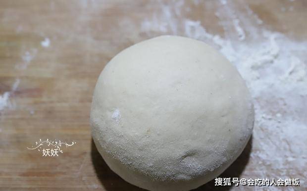 做法|这小饼外焦内软，咸香可口，连吃三个都吃不够，学会了烤箱不闲置