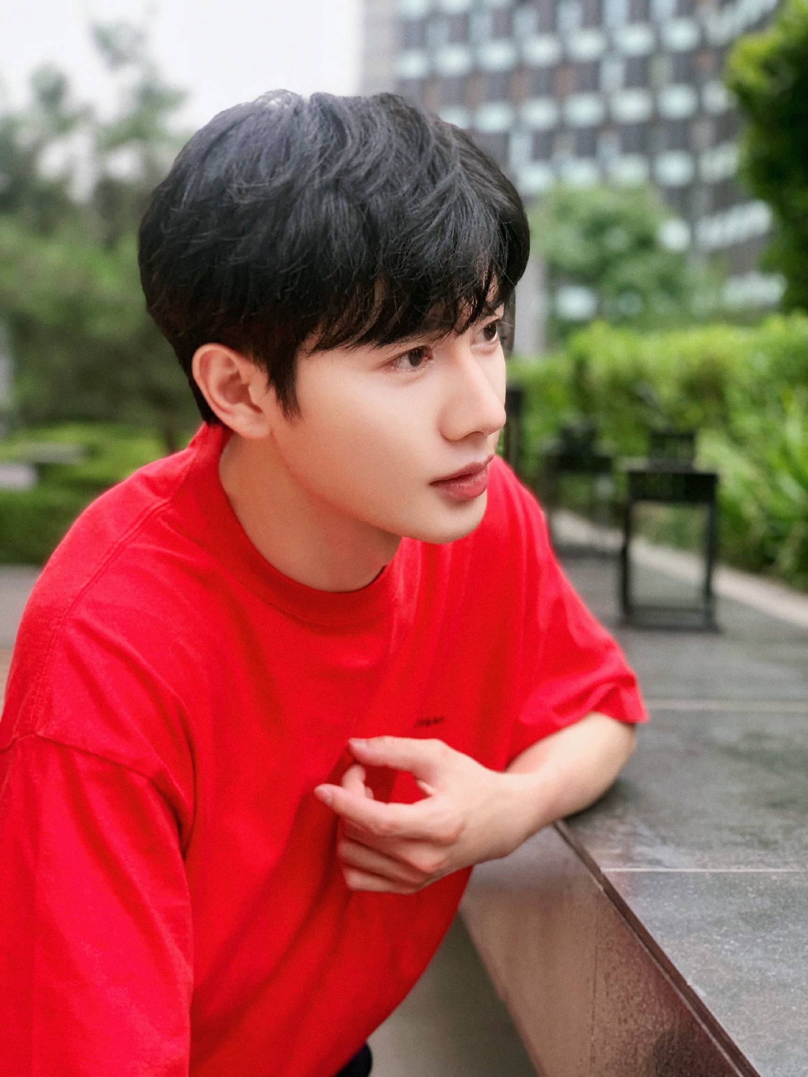 明朗|《大宋少年志》王宽,27岁王佑硕私服帅气俊朗,宛如日系美少年