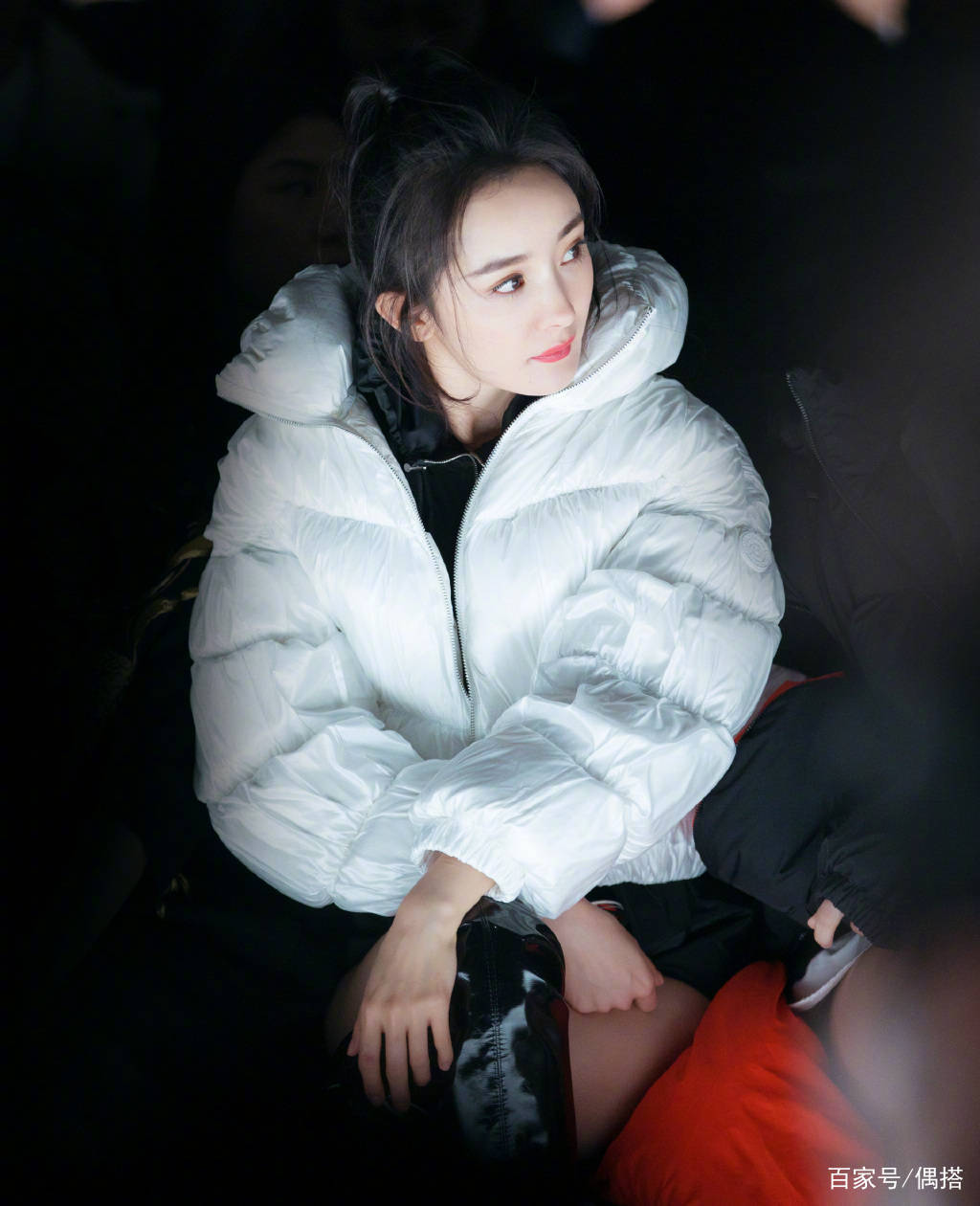 车祸|谁说羽绒服是车祸现场?杨幂搭短连体服秀大长腿,时髦高级,绝了