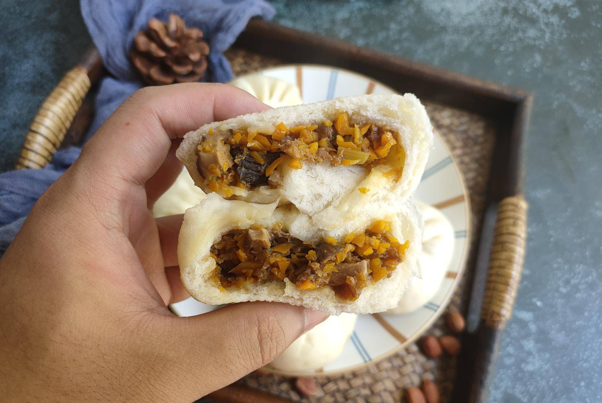 包子|周末做两锅牛肉馅包子,表皮暄软馅料香,平时做早餐吃,真不错