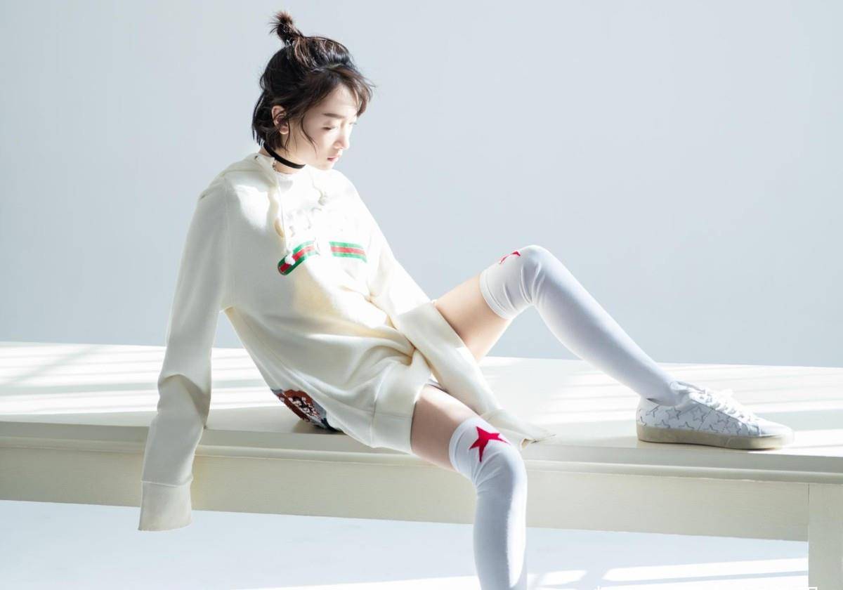 袜子|黑丝袜已经过时了，今夏流行的是“豆腐袜”，时髦显瘦还百搭