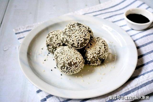 美食|黑芝麻和山药做成小甜品，简单易学，每做一锅全家都吃不够