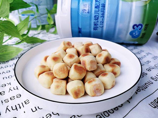 面团|馒头别总蒸，平底锅煎一下，酥脆香甜，孩子的零食都不用买了