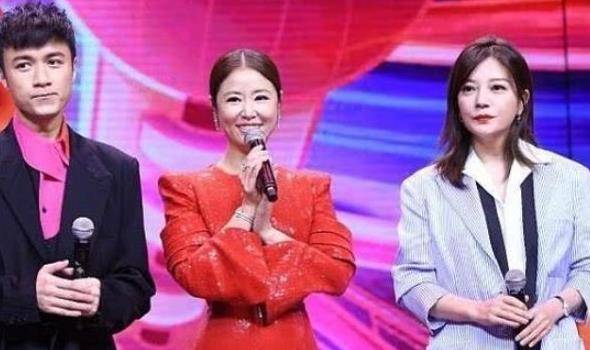 张图上|同是40岁出头，林心如红裙也压不过赵薇，服装浮夸略显老态！