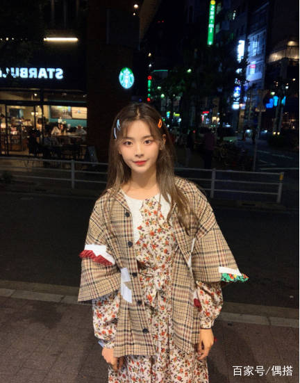 仙女|杨超越打卡日本！公主卷配碎花裙少女感十足，贵价外套抢尽风头