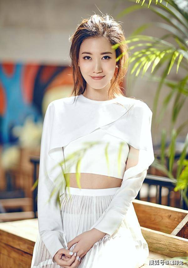 黑色|林小娘高露，出道20年零绯闻，穿搭时尚，清新又优雅很有型