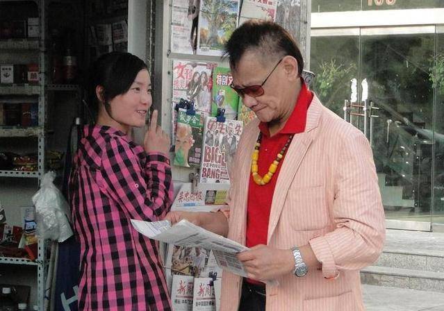 虽然,何家驹给人的形象是一个不折不扣的坏人,但是现实生活中却是一个