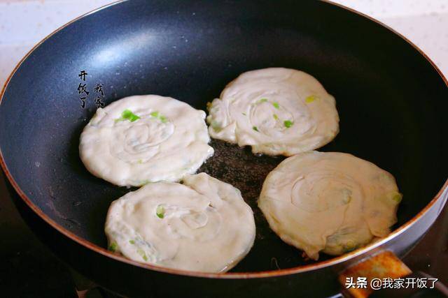 时间|这样的早餐太省事了！不和面，不擀面，卷一卷压一压，薄脆又酥香