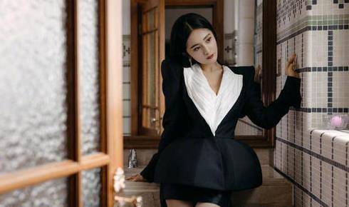 短裙|杨幂一天换两套礼服,一套秀腿一套秀腰,让人拍案叫绝