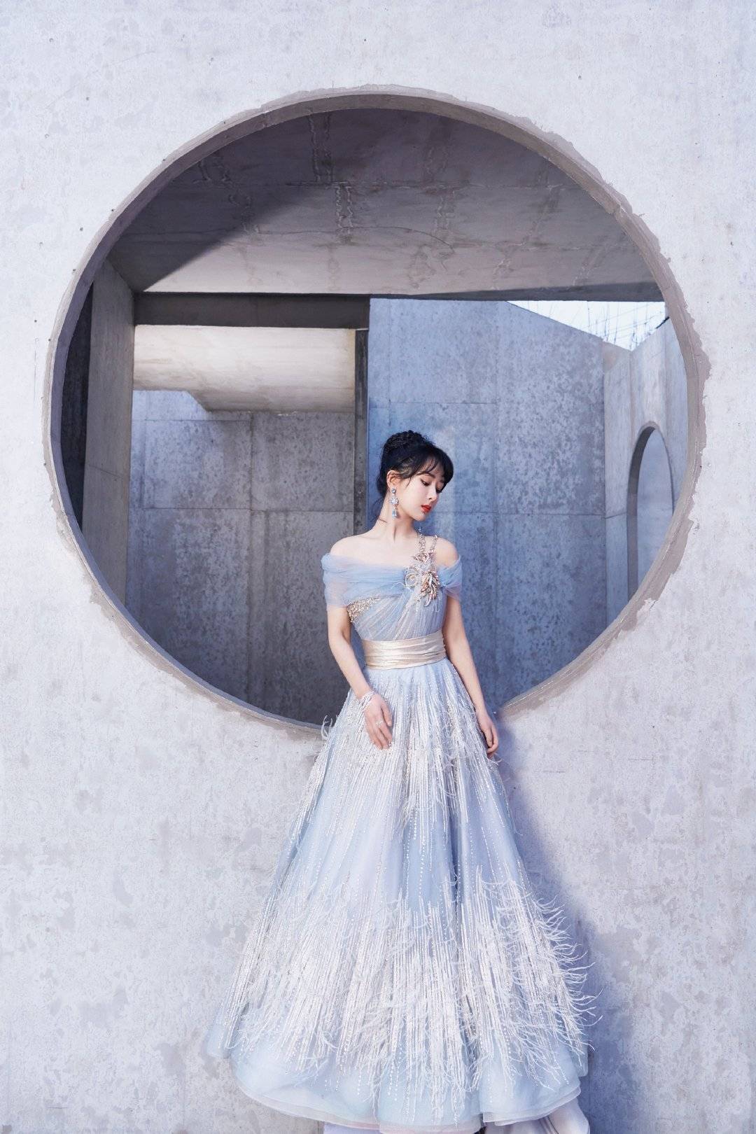 赵丽颖|微博之夜7大天鹅，赵丽颖刘亦菲神仙同框，三杨姐妹美得各具特色