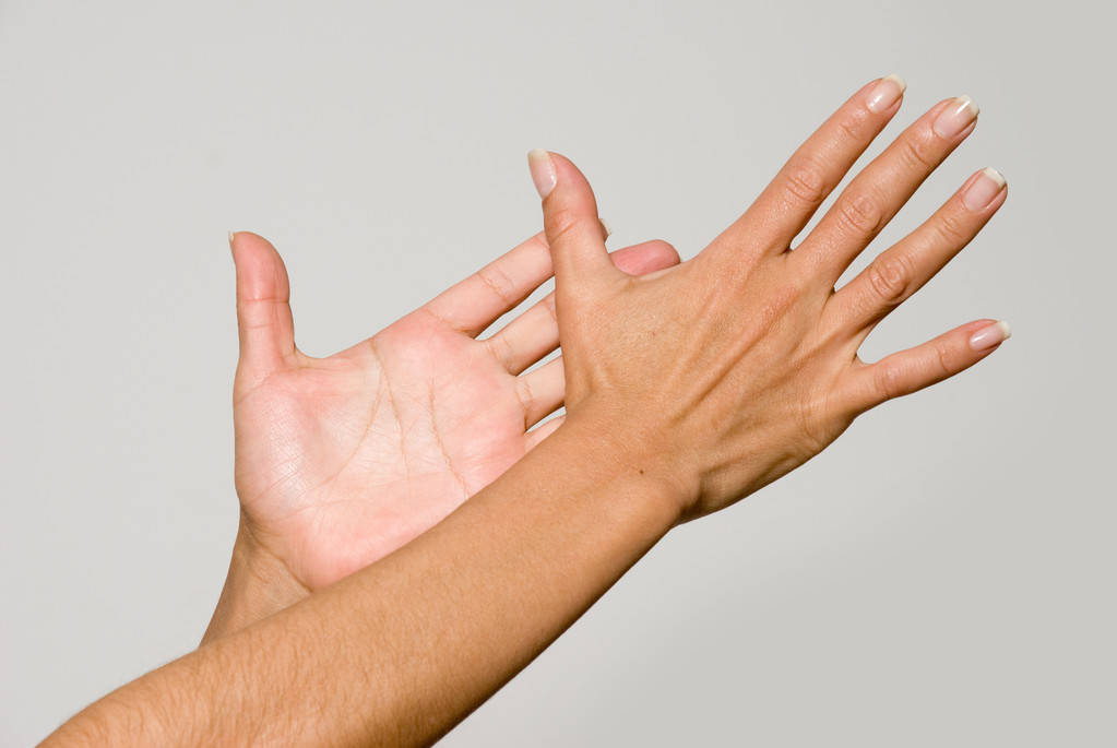 原创心理学家动作不会说谎识别这5种肢体语言你也能成为读心者