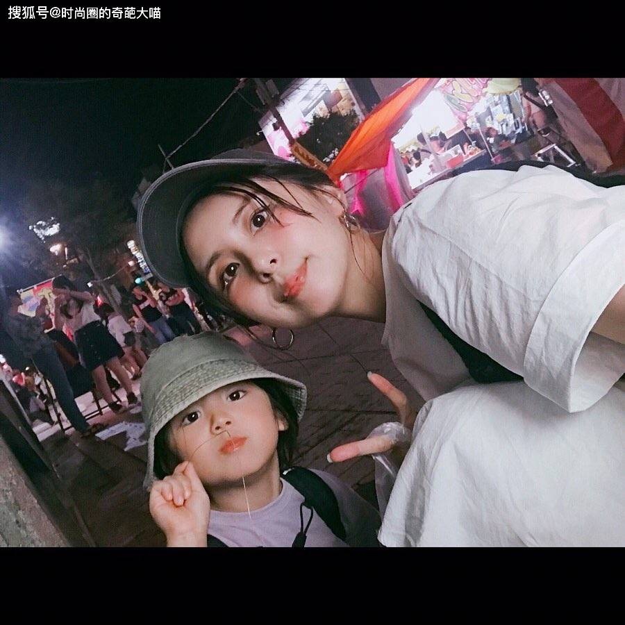 眼睛|精致得像娃娃?软萌可爱被无数人当头像,造型打扮更是镜头感十足