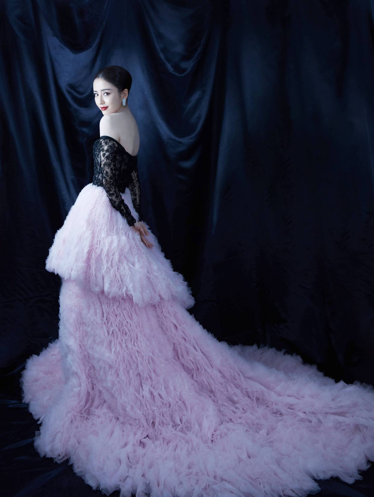 赵丽颖|微博之夜7大天鹅，赵丽颖刘亦菲神仙同框，三杨姐妹美得各具特色