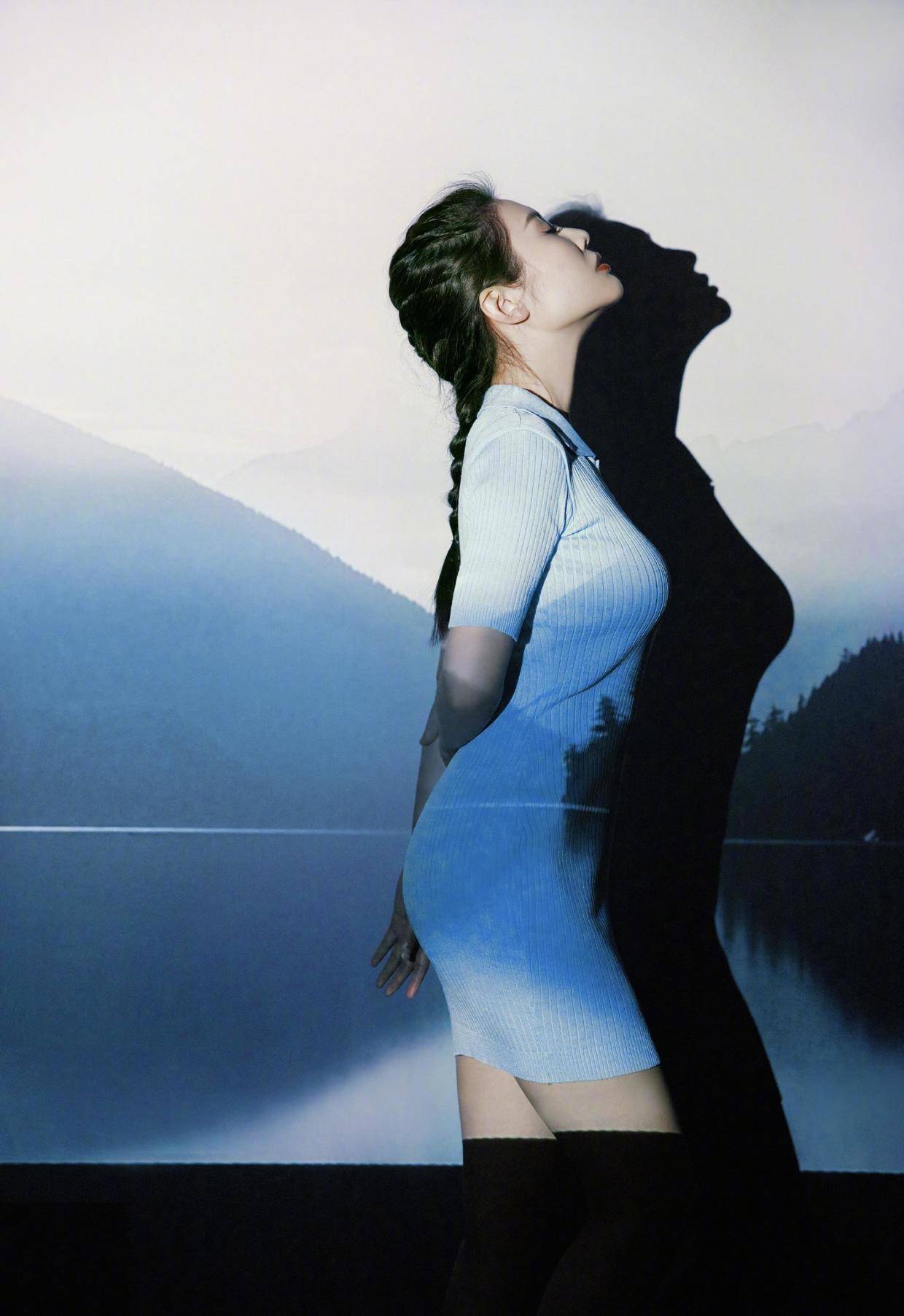 徐冬冬|徐冬冬太懂“秀身材”，穿斑马纹上衣配高腰长裤，曲线感太强