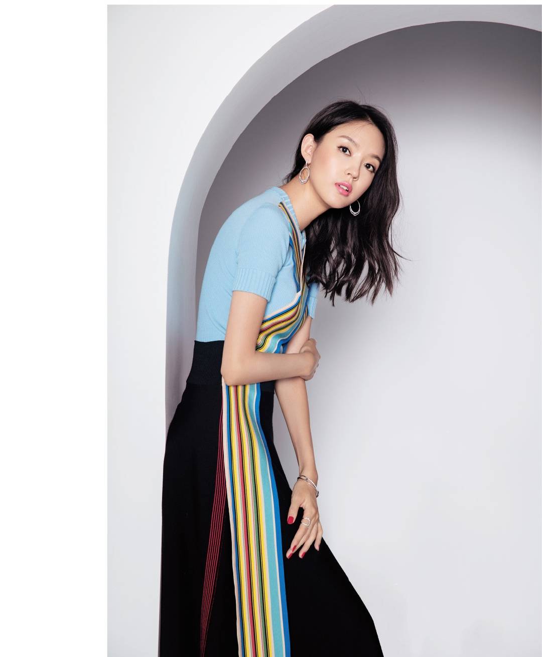 张梓琳|张梓琳不愧是“世界小姐”,私服优雅高级有品味,轻松穿出女神范