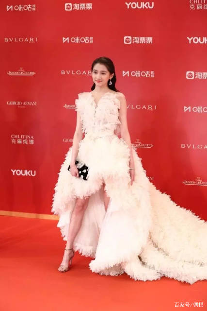 女明星红毯造型辛芷蕾 c6c9b6fdc8974a048b2b4d69f783e152.jpeg