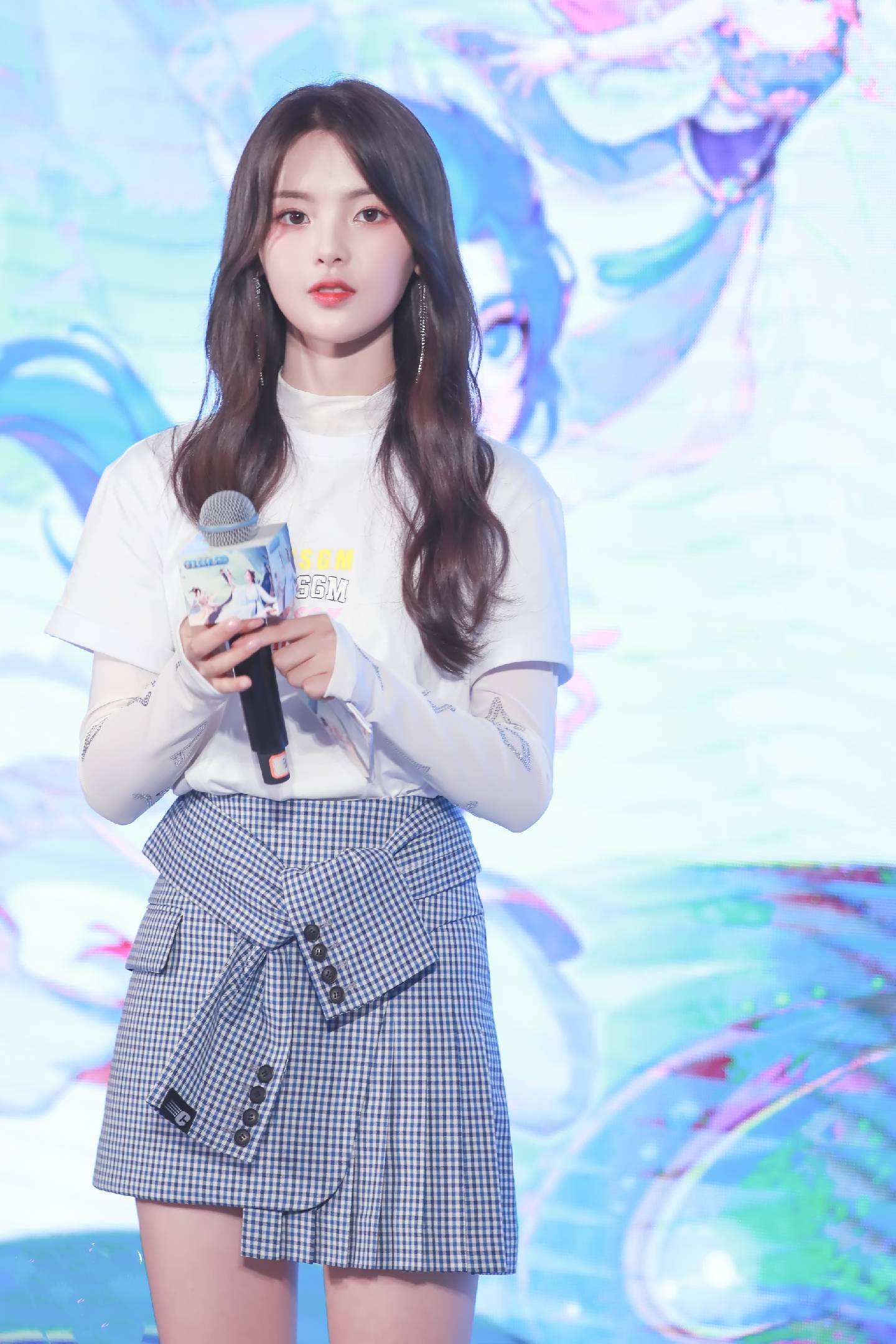超越|杨超越换造型师了？私服穿搭越来越甜美少女，跟“开了挂”似的