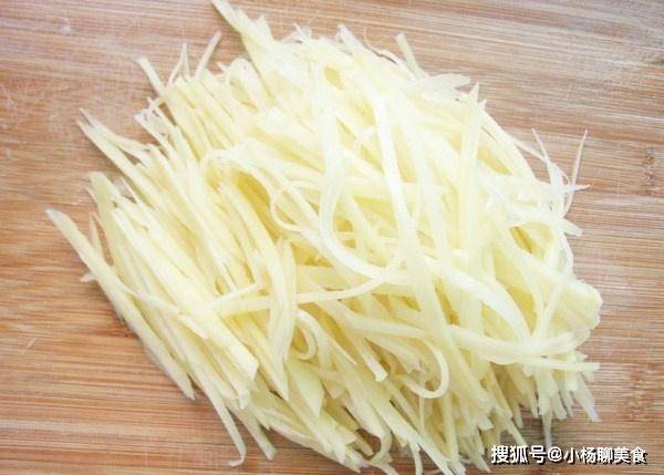 方法|土豆丝别再炒了,用这方法把它做成早餐,外焦里嫩,制作方法简单
