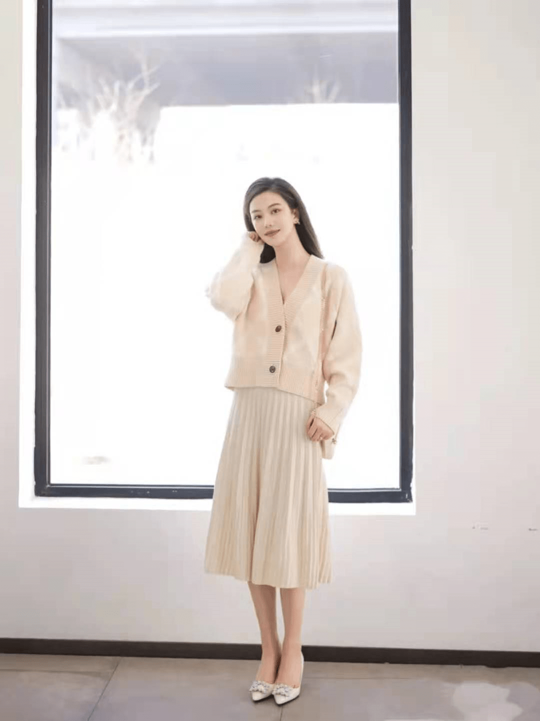 设计|高级优雅的早夏穿搭：裙子+外套，不仅显腿长，还很提升气场