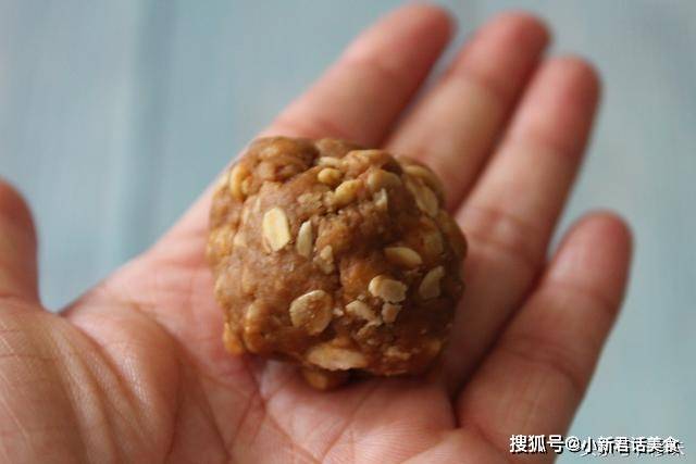 烤箱|自制红糖燕麦饼干，十分香脆，越嚼越香，忍不住多吃几个