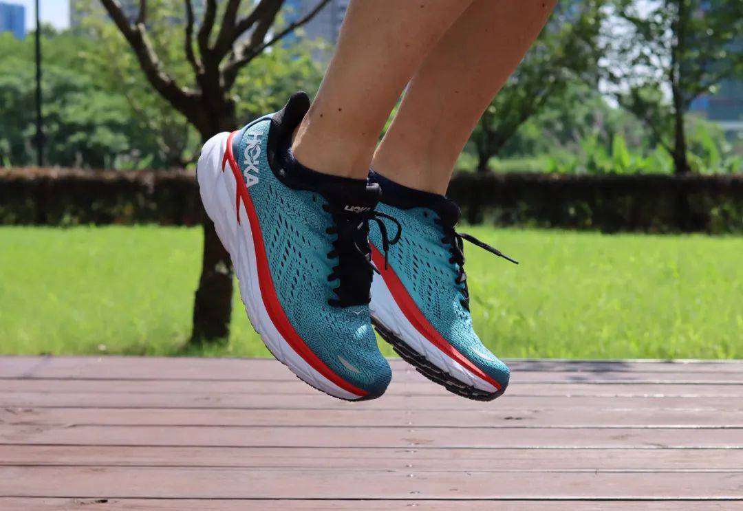后掌|HOKA Clifton 8 跑鞋体验分享：日常慢跑，长距离训练就选它吧