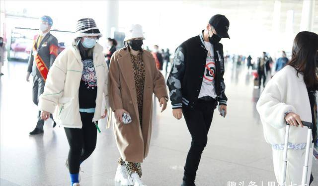 长女|钟丽缇一家五口走机场，长女回国过年变胖妞，12岁次女身高近1米7