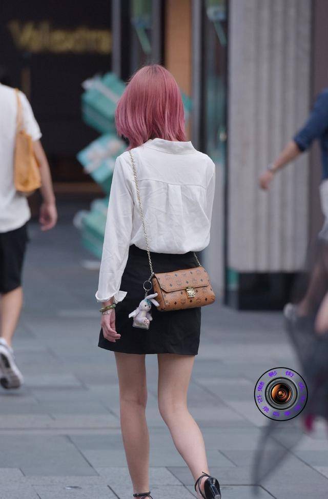 弧度|连衣裙让你展现减龄气质，自然魅力散发出来，优雅气质尽显