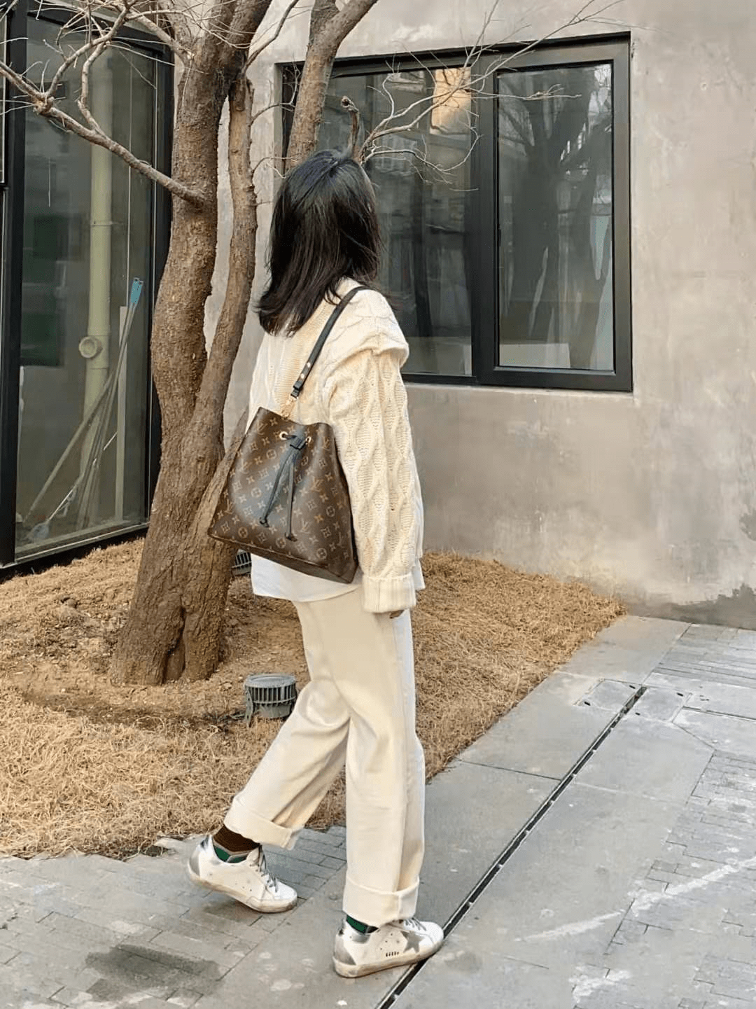 丑萌|鞋子搭对了，才能提升气质，这四款“夏季鞋”百搭显气质，值得穿