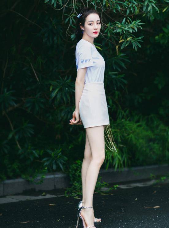 微胖女生怎么穿显腿长又不显臃肿 d19624292a914e289047b15f9b6bc1d1.jpeg