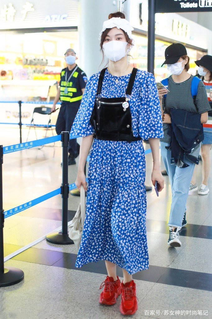 小白|30岁女人要避免“大妈感”，学明星的穿法，手把手教你如何扮嫩！