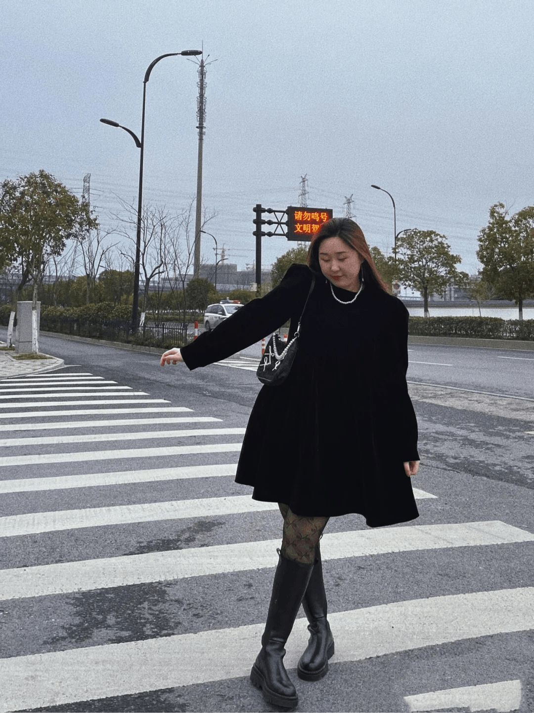 女生|适合微胖妹子的“裙装”穿搭：搭配这3件服装，打造迷人少女感