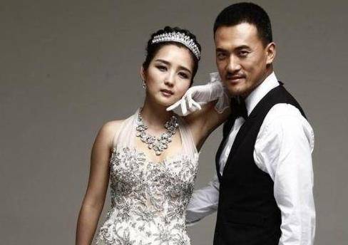 他靠着老婆走红,婚后却抛妻弃子,如今现身街头无人识!_赫子铭