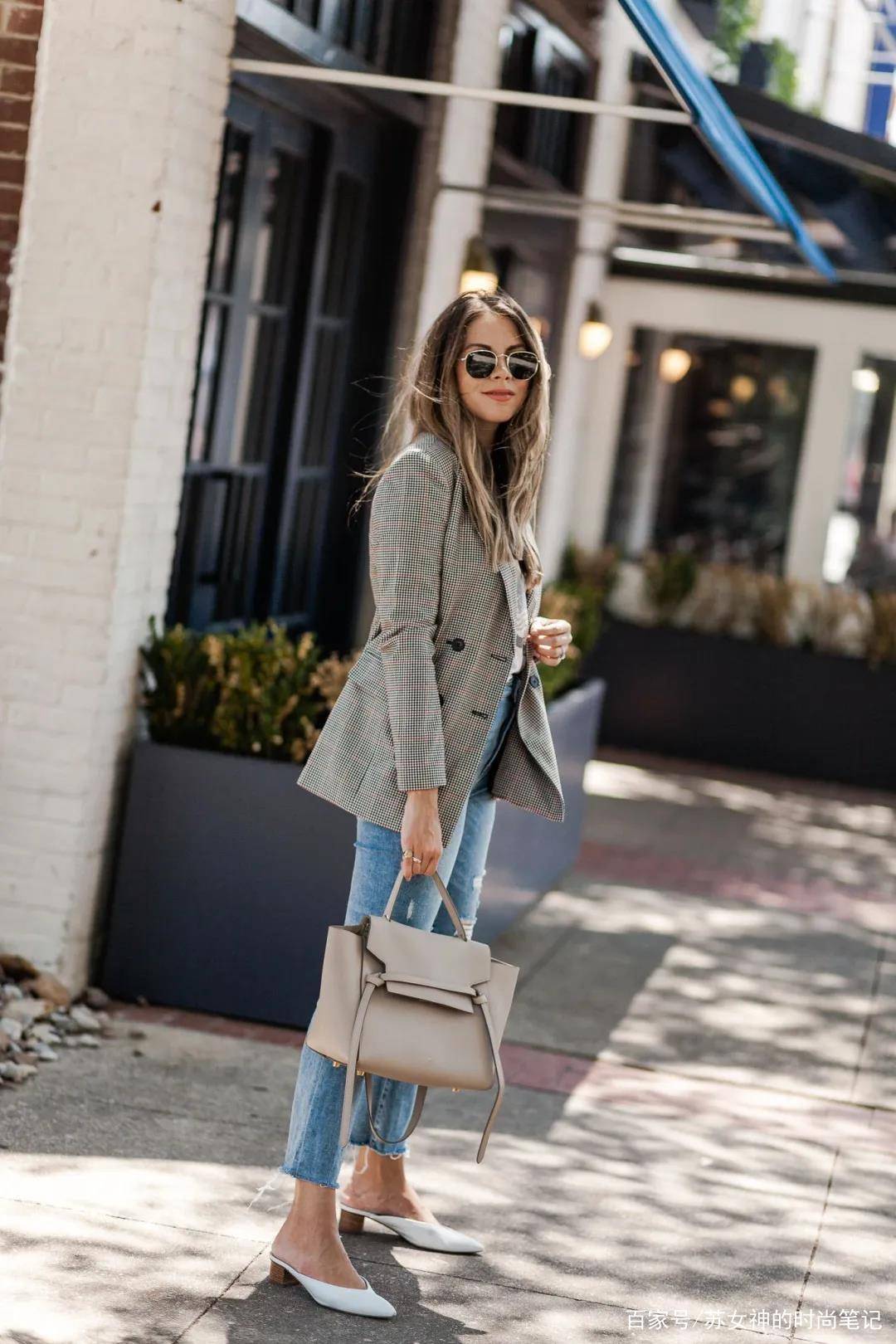 显高|“老爹鞋”已经凉凉了，今年流行这双鞋配牛仔裤，复古显高又时髦