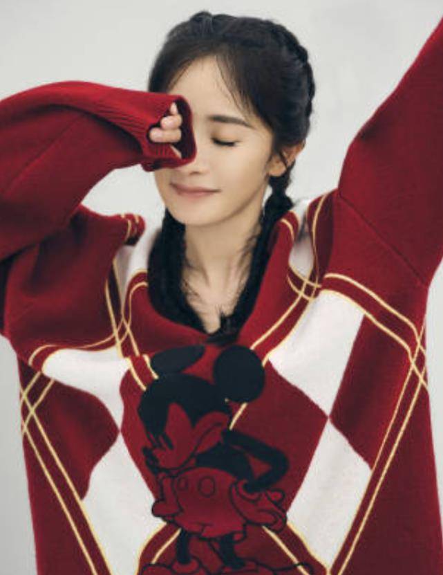 显得|杨幂离婚后终于放飞自我!穿裙子仅露出2cm,“奶棒腿”神了