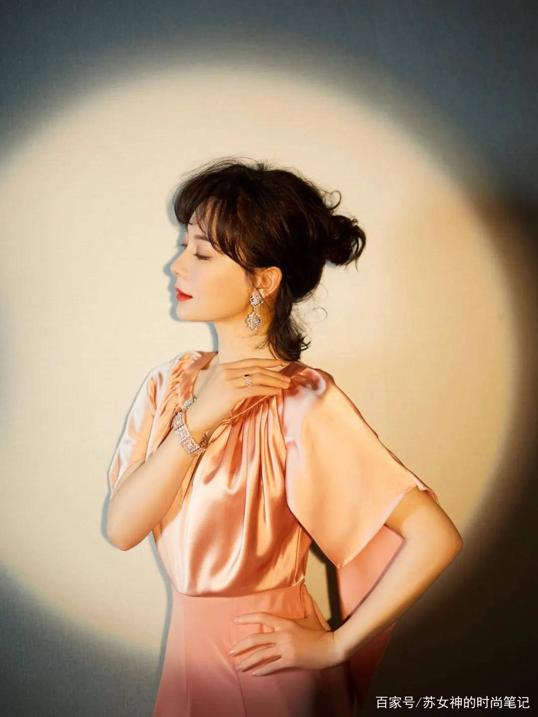 黑色|奔四奔五尽量别穿阔腿裤，学学陈数、姚晨这样穿，时髦又显气质