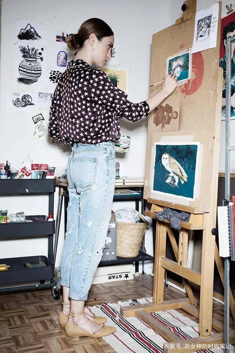 显高|“老爹鞋”已经凉凉了，今年流行这双鞋配牛仔裤，复古显高又时髦