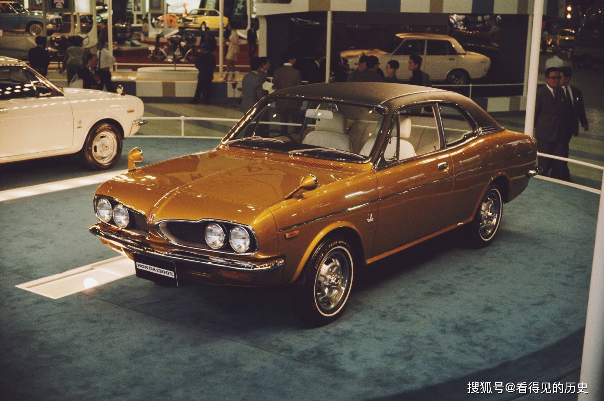 老照片1970年的汽车车展香车配美女 汽车 中华资讯在线 老照片1970年的汽车车展香车配美女 汽车 中华资讯在线