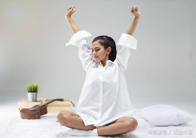 常伸懒腰——促时全身血液循环唱歌使呼吸系统的肌肉得到积极的锻炼