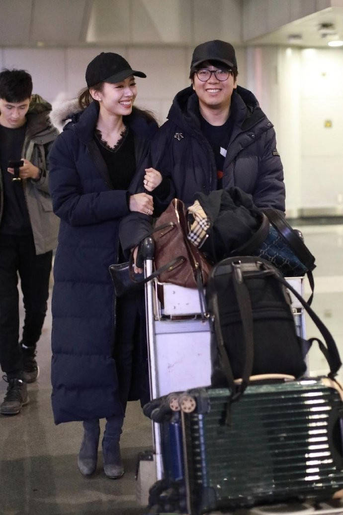 颜色|大衣已经不吃香了,现在流行的是这件羽绒服,保暖洋气,明星都爱