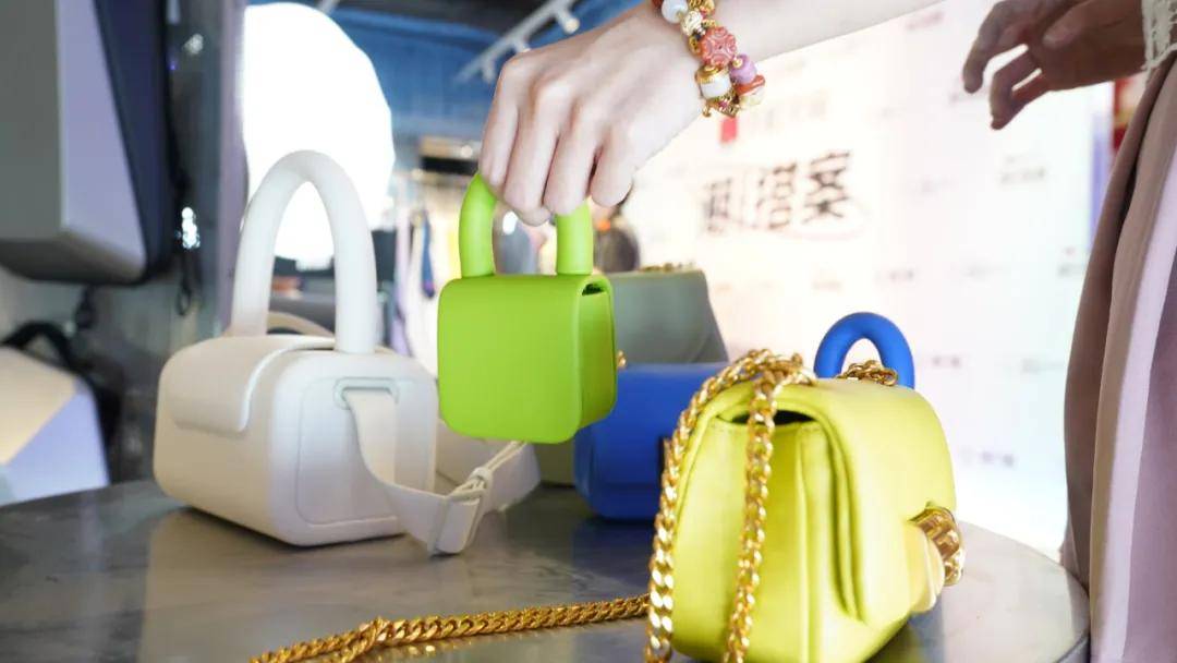 淮海|TX淮海再起潮流新风尚,手机天猫潮搭案上海首展,人潮汹涌!