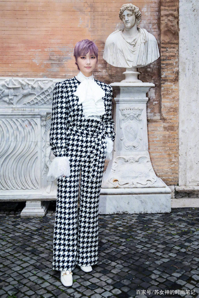 整体|今年火了一款“香蕉鞋”，时髦复古又高级，李菲儿、刘诗诗都在穿