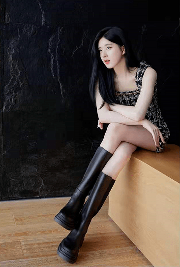 风潮|跟女王baby学穿搭！将经典格纹穿出全新风潮，休闲优雅统统拿下