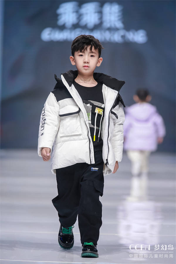 品牌|中国健康儿童服装品牌乖乖熊CCFW新品发布秀