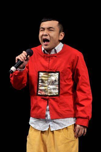 因《笑傲江湖》一夜成名,红过宋小宝,出名后却出轨,今名气不再