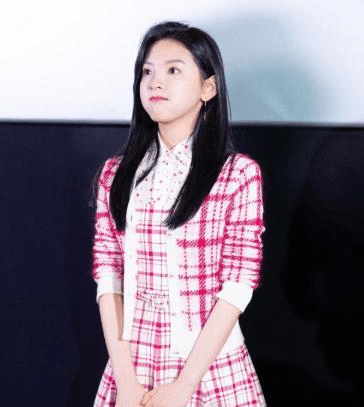 校园|24岁章若楠脱离滤镜和精修后，让人认不出，网友以为是素颜