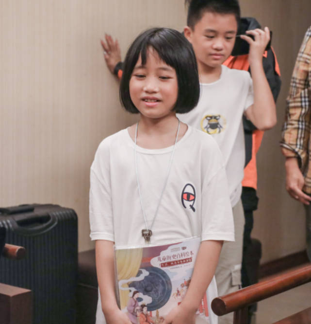 还记得变形计的丽姐吗?4年后现状曝光,被城市哥哥宠成公主?_陈新颖