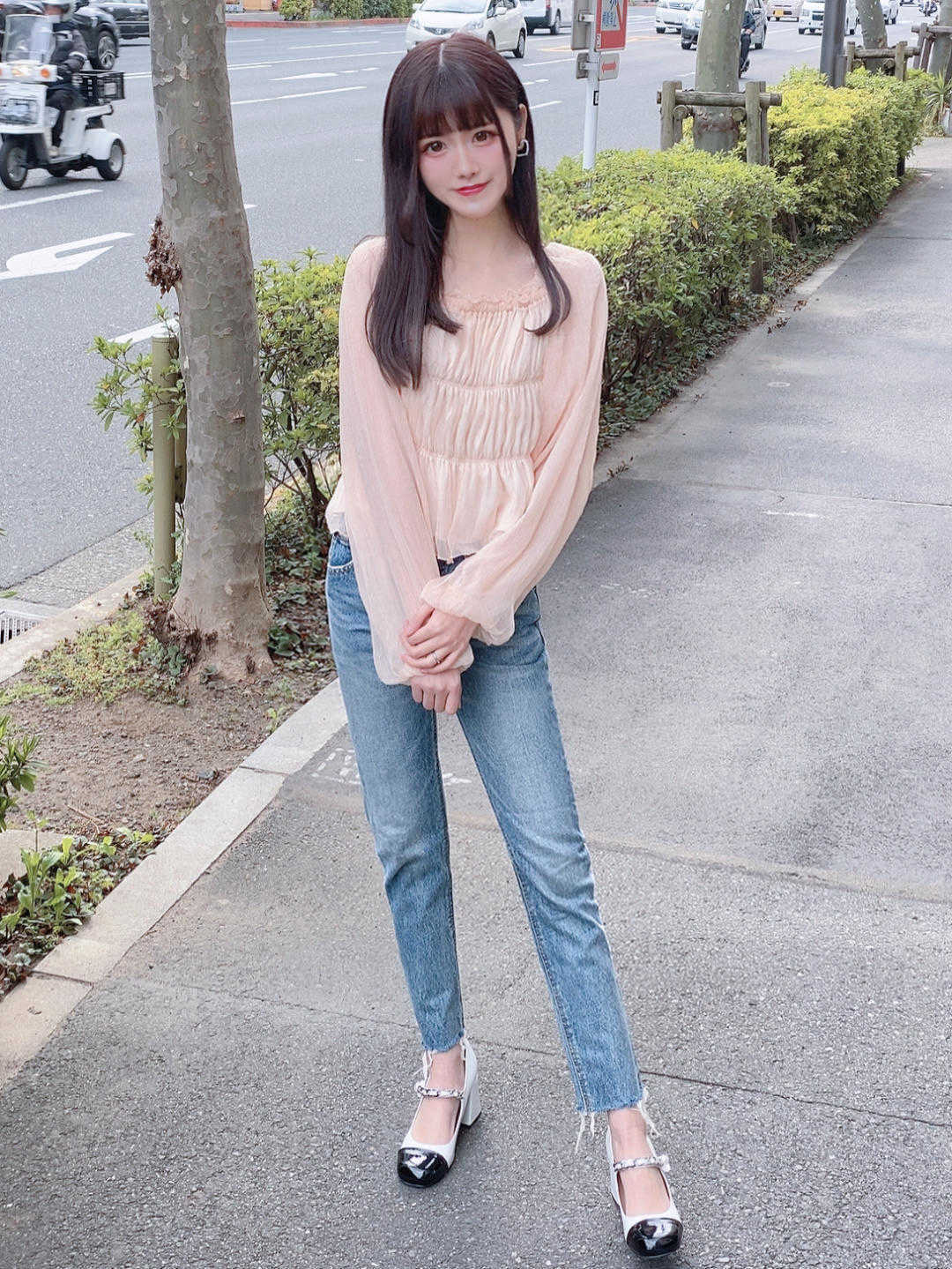 裤带|夏天穿牛仔裤，这四个款式上衣更符合，精致又耐看