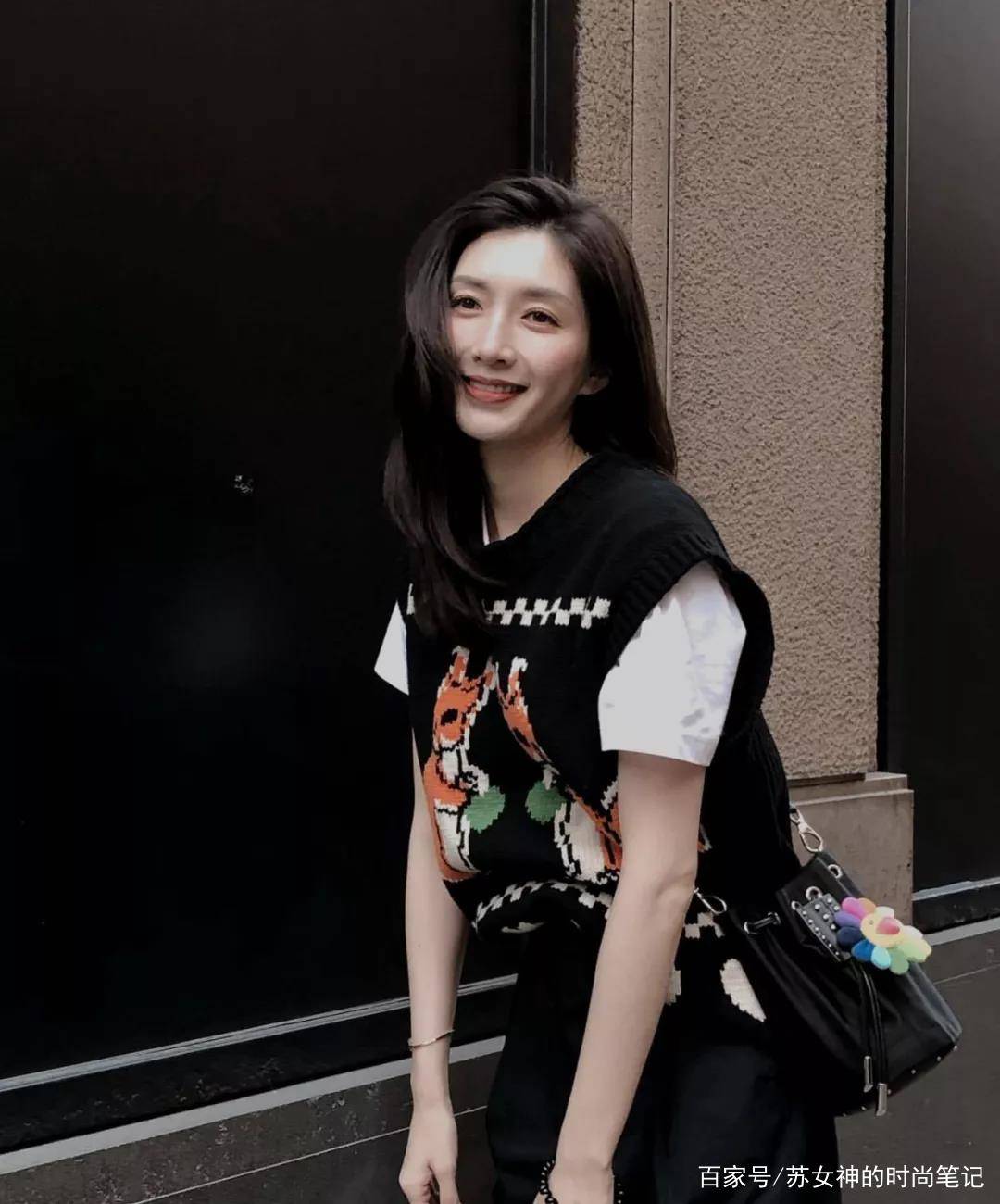 显得|曾被你嫌弃的“背心”，如今美到犯规，舒适时髦，大半娱乐圈都穿
