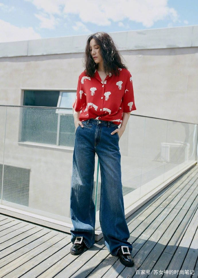 整体|今年火了一款“香蕉鞋”，时髦复古又高级，李菲儿、刘诗诗都在穿